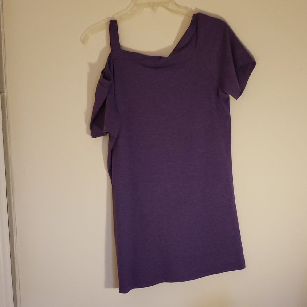 Cute knotted front peekaboo shoulder